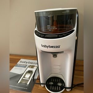 Gently used Baby Brezza Formula Pro Advanced